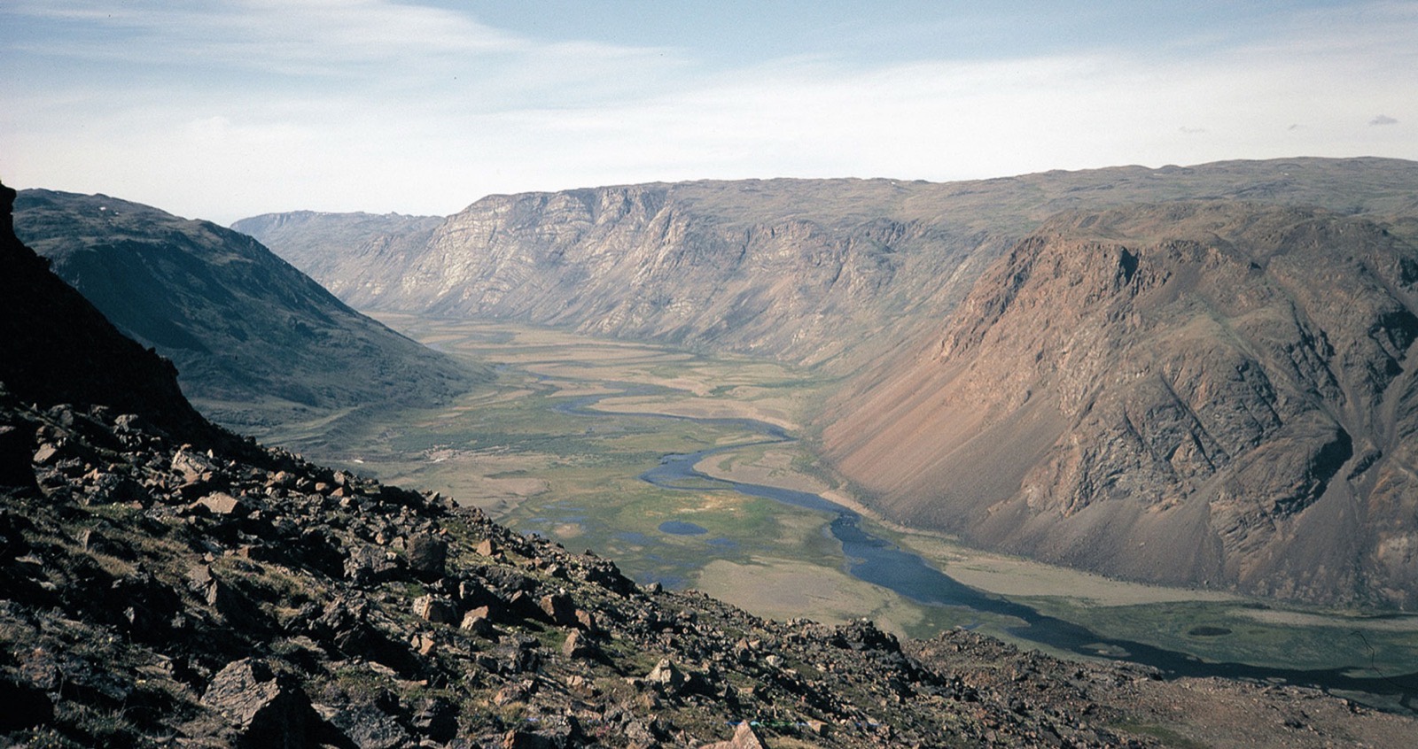 View west along the Sarfartoq valley with the carbonatite in the foreground